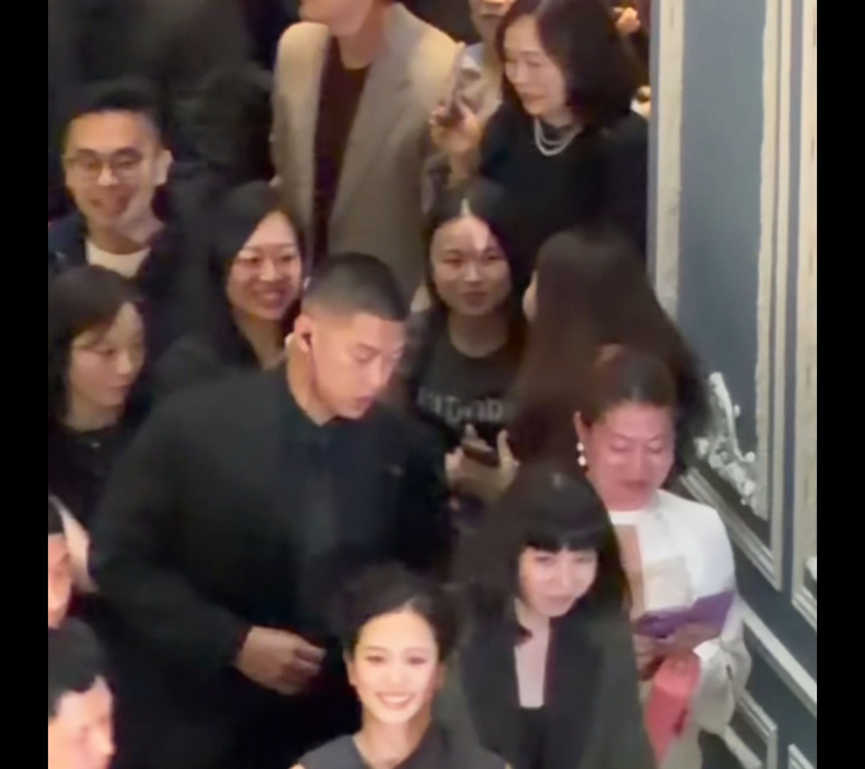 我拍到金智秀blackpink⬇️ 