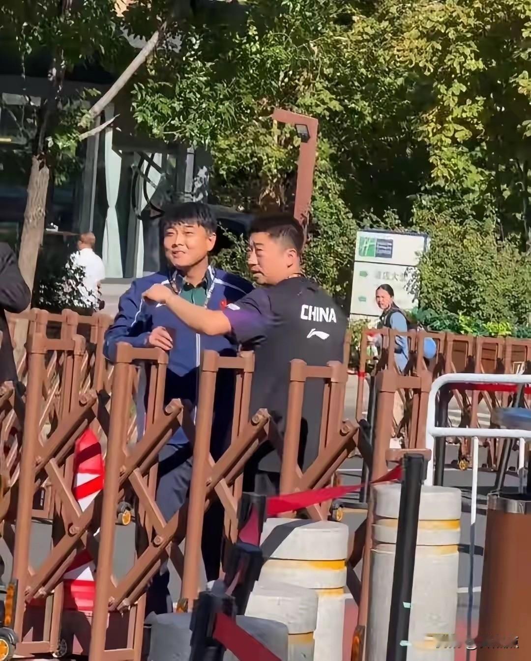 骂王皓的3个人被拘了，看了通报，吓一跳，这个3人竟然都是女生，而且都是年纪轻轻的
