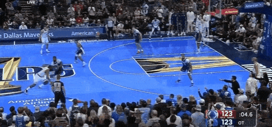 可惜！哈登关键抛投遭加福德封盖！
在今天NBA季中锦标赛快船对阵独行侠的第一个加