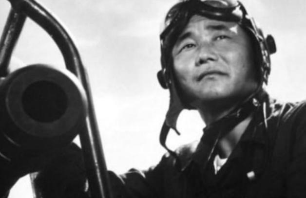 1965年，飞行员高长吉竟不顾伟人的禁令，直接击落越界挑衅的敌机，谁料，这竟让空