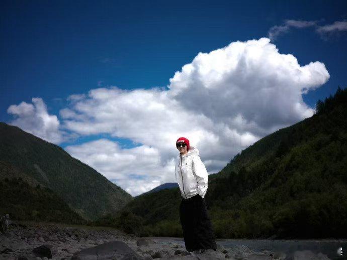 没想到钱锟还是天选户外人 哇塞！钱锟10号在玉龙雪山4680m留下了精彩绝伦的一
