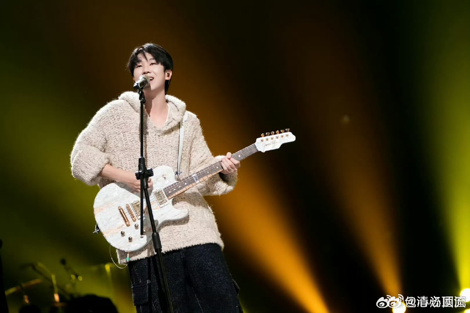 白举纲首发歌手 音乐舞台再添惊喜，白举纲作为首发歌手惊艳亮相！当这个消息在乐坛掀