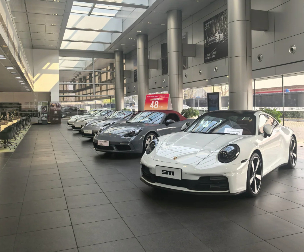立规矩划红线。上海市委网信办会同多部门指导行业协会制定汽车行业“合规公约”，围绕