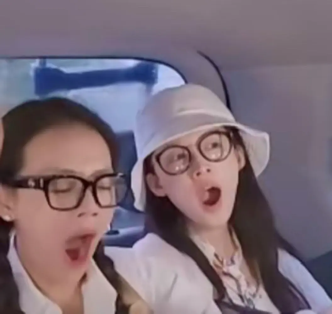 看给俩孩子困成啥了，旅行搭子还是很重要滴。。不然白天游玩都受影响