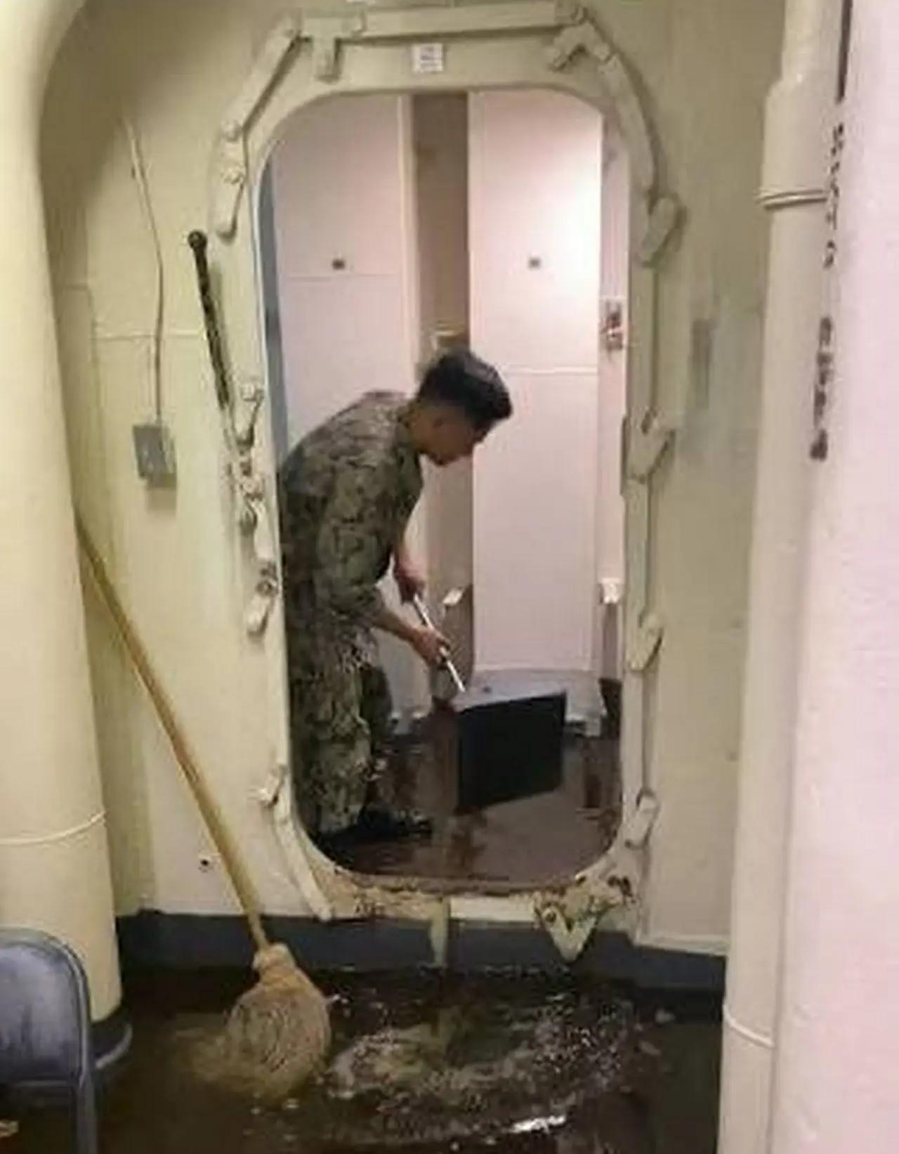 美国海军杰拉尔德·R·福特"号在派往伊朗海域执行任务期间丧失作战能力。
    