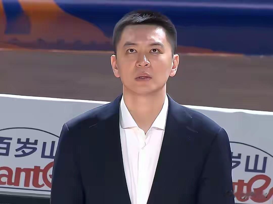 四冠王辽宁队耻辱之战！
单节仅得到4分，首发本土三人组合计仅得8分，本土得分王得