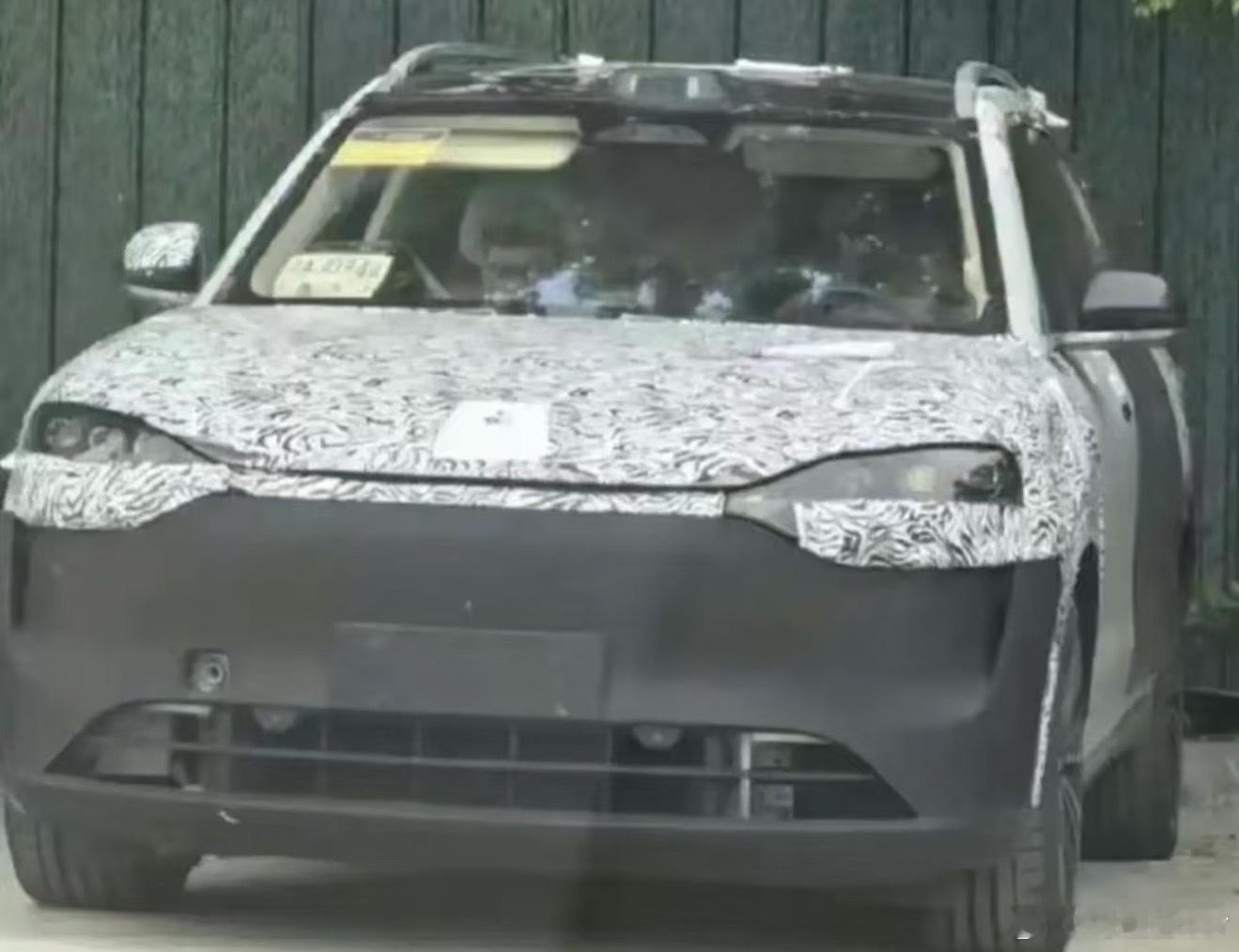 我看网上发这是全新问界M7，我怎么看怎么都感觉是问界M9呢？  ​​​