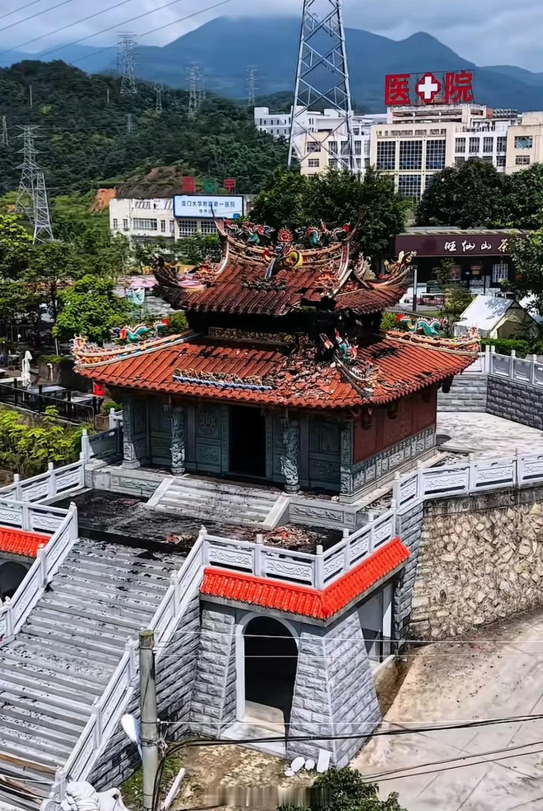 福建天雷劈庙抖音和微博的相关话题评论区故事很精彩，但大V不能传播封建迷信，就不搬