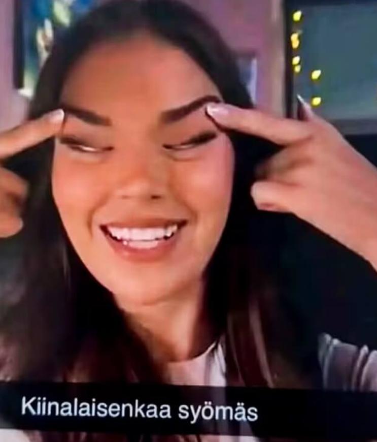 12月13日，德国之声发布：“‘眯眯眼’涉歧视亚裔 芬兰小姐被撤头衔。德不配位？