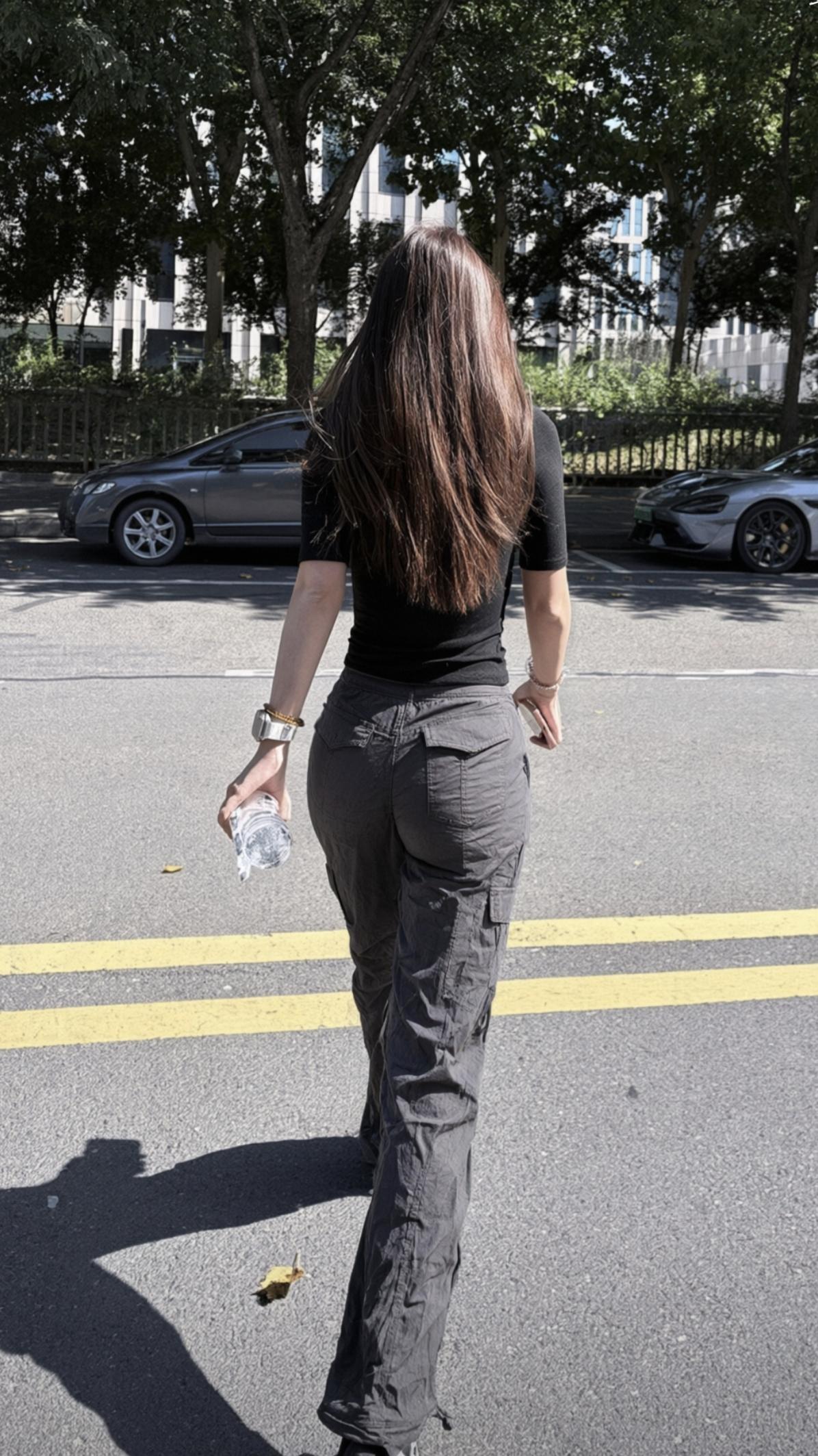 女人到底喜欢穿裙子还是紧身裤你见过最好看的女孩背影是什么样的