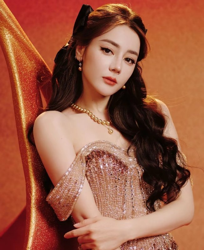 女明星热度半年榜：白鹿登顶，田曦薇第二，鞠婧祎超迪丽热巴刘亦菲杨紫百度指数近半年