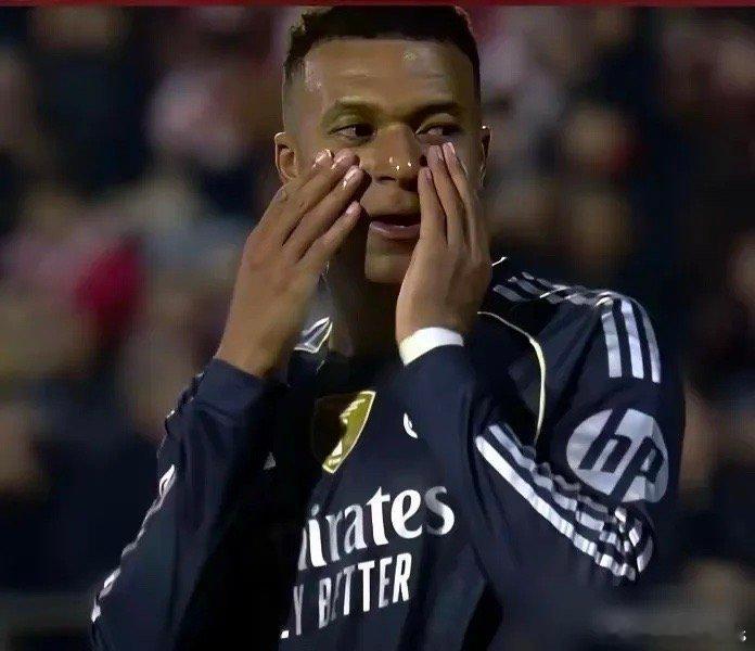 姆巴佩  姆巴佩去皇马后跟着拿了一堆冠军，太猛了。 2024年皇马史无前例拿了五