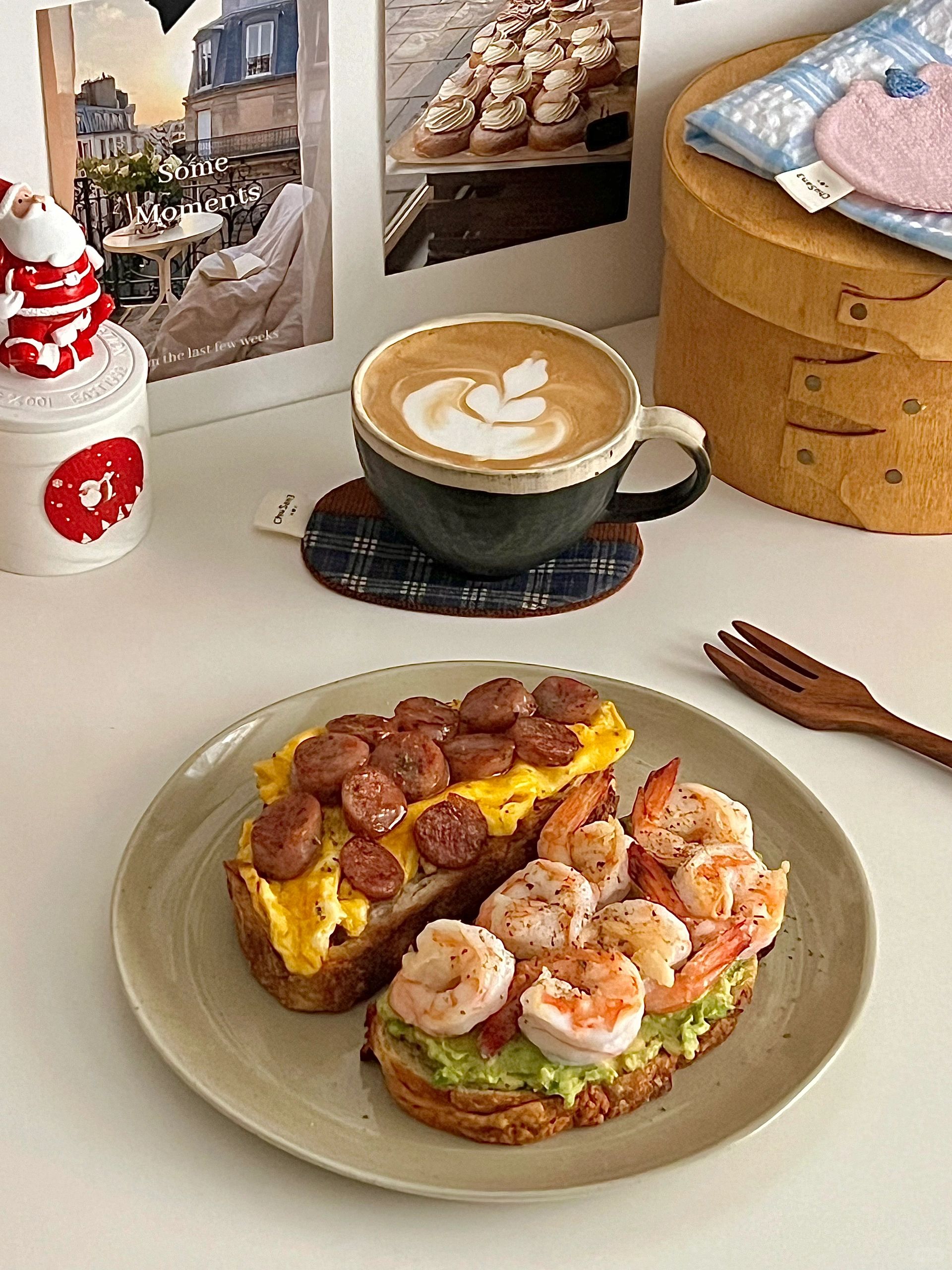 早餐｜双拼开放式欧包三明治🍤🥑热拿铁☕️