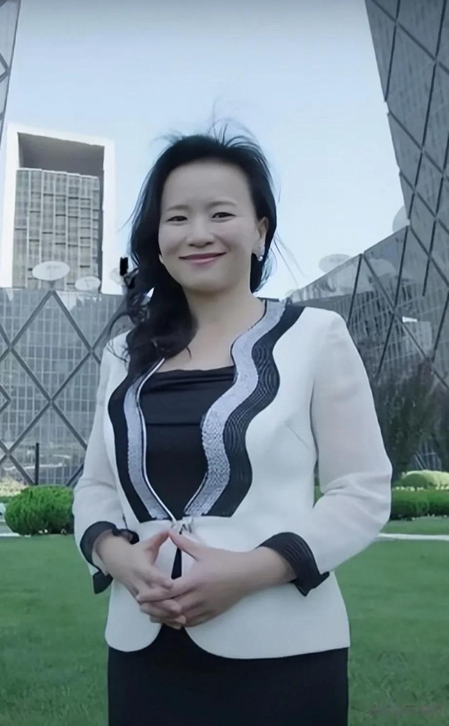 因“间谍罪”锒铛入狱的成蕾，写了一封煽情的公开信，她说:我关在牢房里，1年只能站