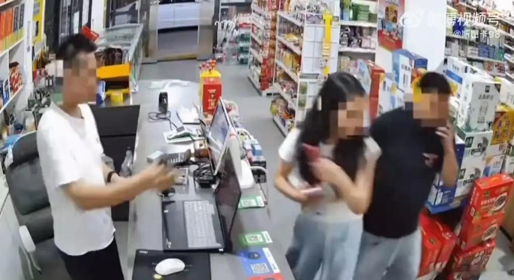 难道因为是女人，损害他人名誉就不用承担法律责任了？

8月28日23时31分，浙