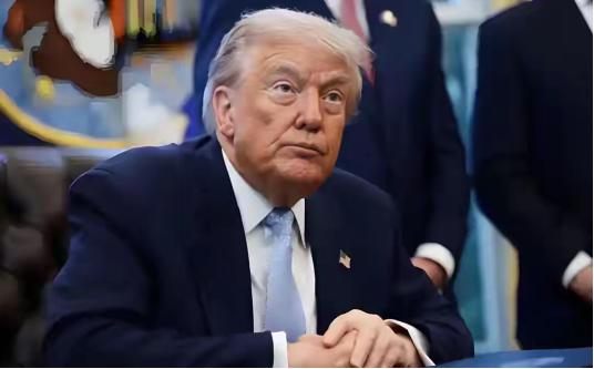 特朗普刚承认，中方帮了大忙，美国反手就威胁中国，不许做一件事

4月7日，美以联