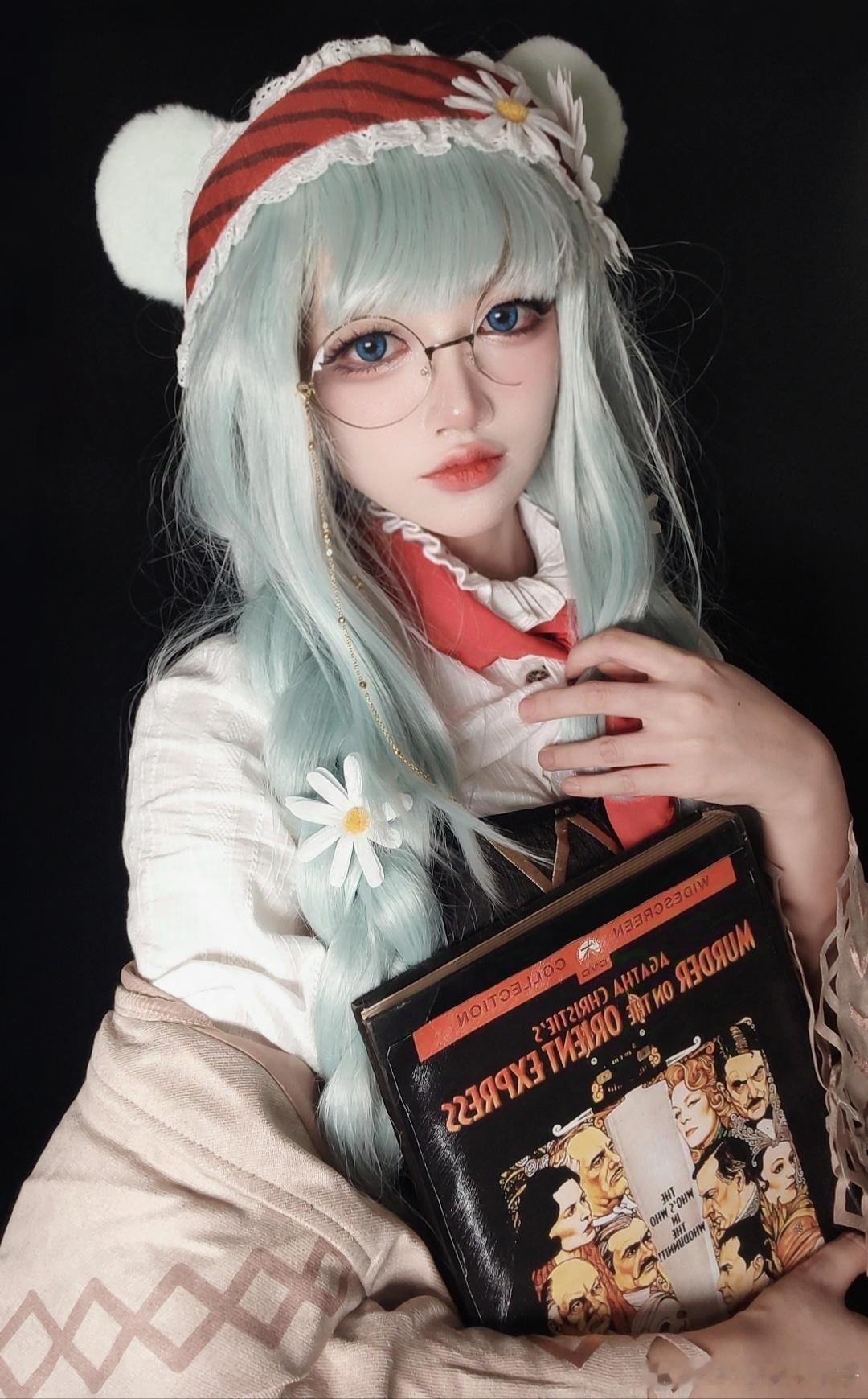 #明日方舟[超话]#早六晚十的班主任，今天提前下班了耶耶耶！！一条没发过的自拍博