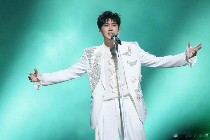 郭晓东郭晓东张睿 越看越心酸披荆斩棘直播两位实力派演员来到披哥，要重新适应唱跳竞