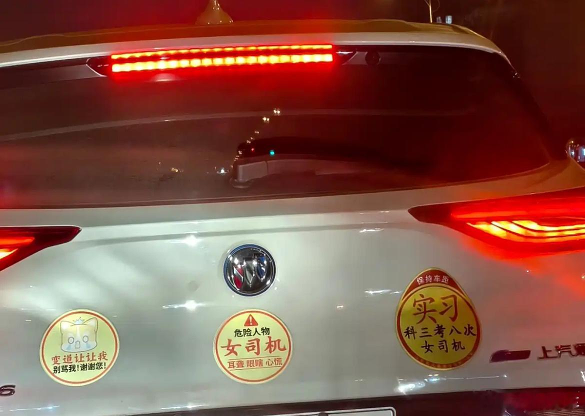 汽车民生 买纯电车划算？看看网友怎么算这笔帐！有网友算了一笔帐，得出的结论是：买