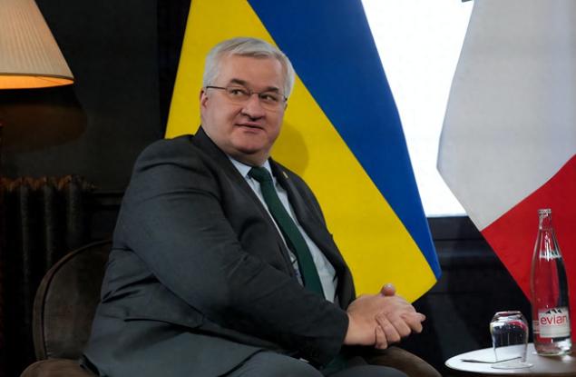 最近乌克兰突然主动出击，一门心思要给俄乌两国总统安排一场面对面会谈，还点名让土耳