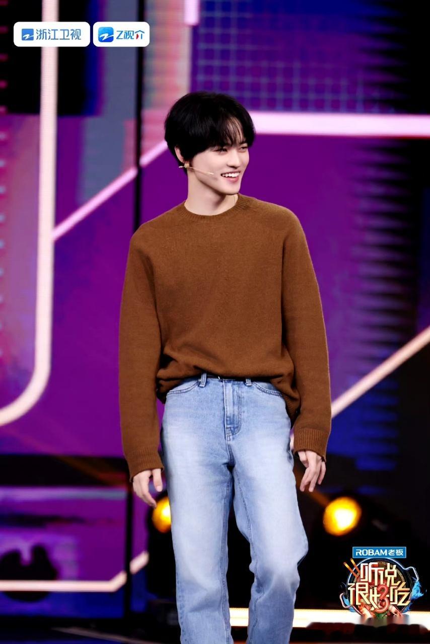 #钟辰乐e人属性太明显了#钟辰乐跳小熊舞真的太可爱了吧，动作利落干净看得出来很擅