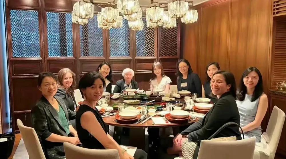网上对耶伦访华时和几位女经济学家的议论很多，木叔觉得这顿饭很正常，不涉及到什么国