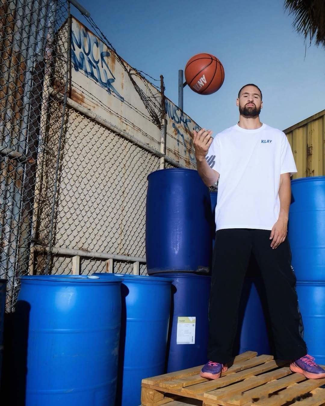 一些安踏的宣传照，Tshirt很不错，上个链接呗汤普森克莱汤普森克莱汤普森