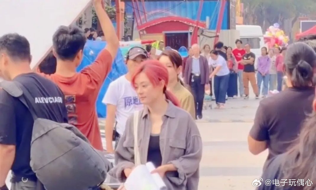 43岁孙俪在厦门拍戏被偶遇，她变化好大，脸瘦了好多，差点认不出 