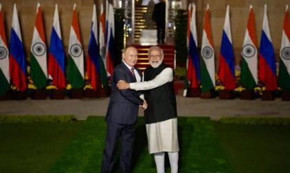 普京刚结束印度之行就抛出个让军迷都坐不住的“大新闻”，俄印直接拍板把140架苏-