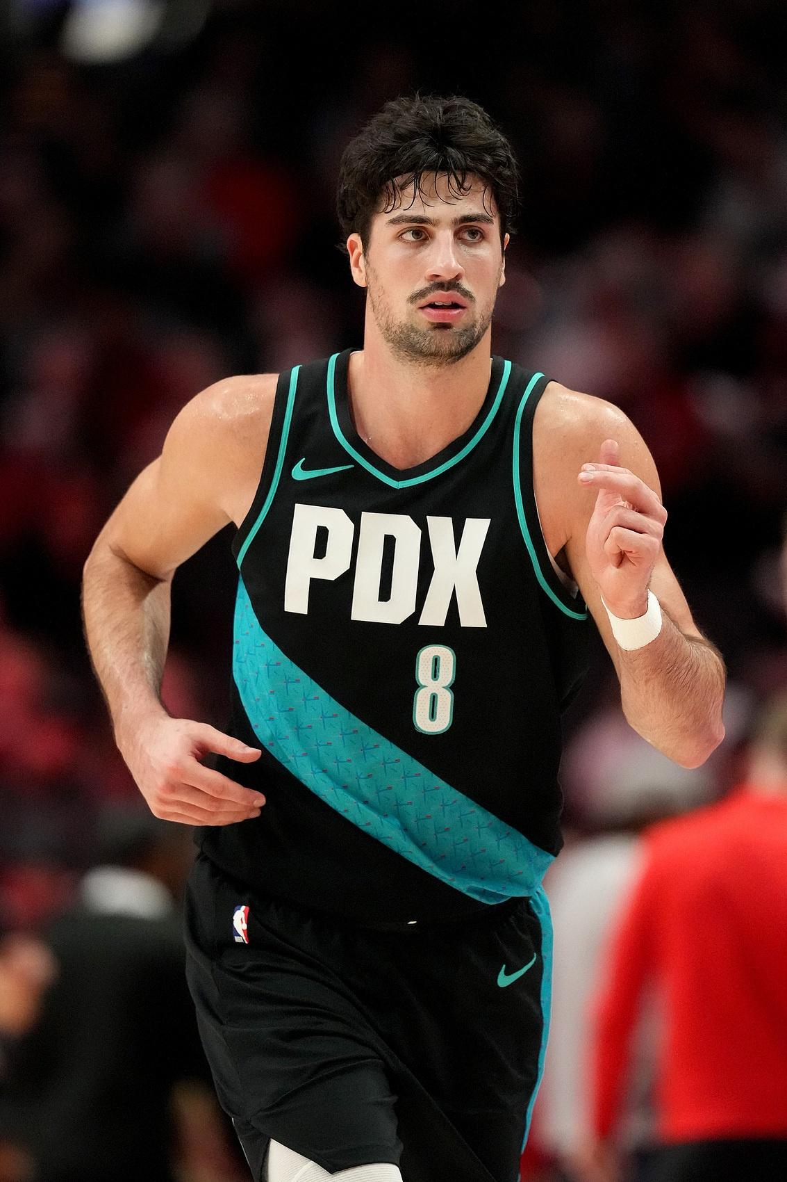 这哥们是个狠人！NBA最典型的高分低薪开拓者新核未来的联盟超巨——阿夫迪亚。
值