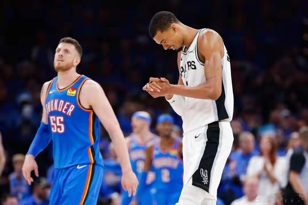 保罗谈雷霆队的打球风格及裁判判罚NBA名宿克里斯·保罗在《The Pat McA