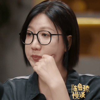 易立竞和鲁豫聊哭了 谁能想到，一向冷静的易立竞在鲁豫面前流泪了，离家奋斗的酸甜苦