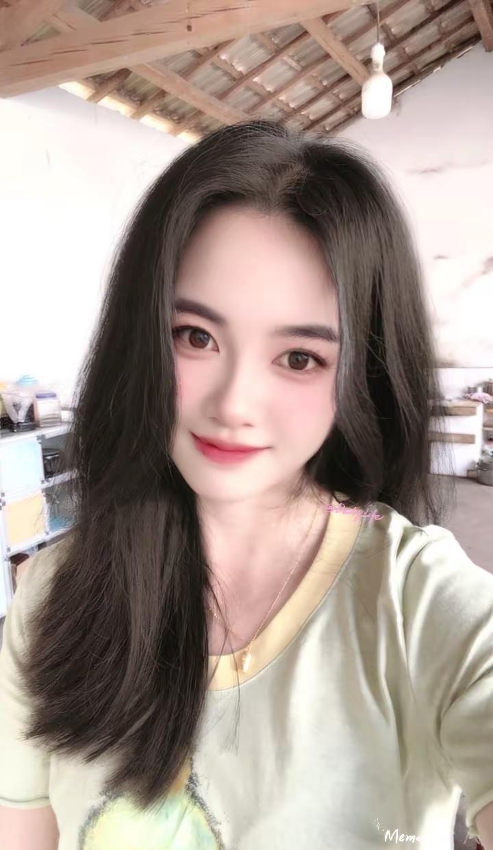 不婚族回村后 完全不敢在朋友圈发在干活，怕被熟人看到，觉得我适合过日子