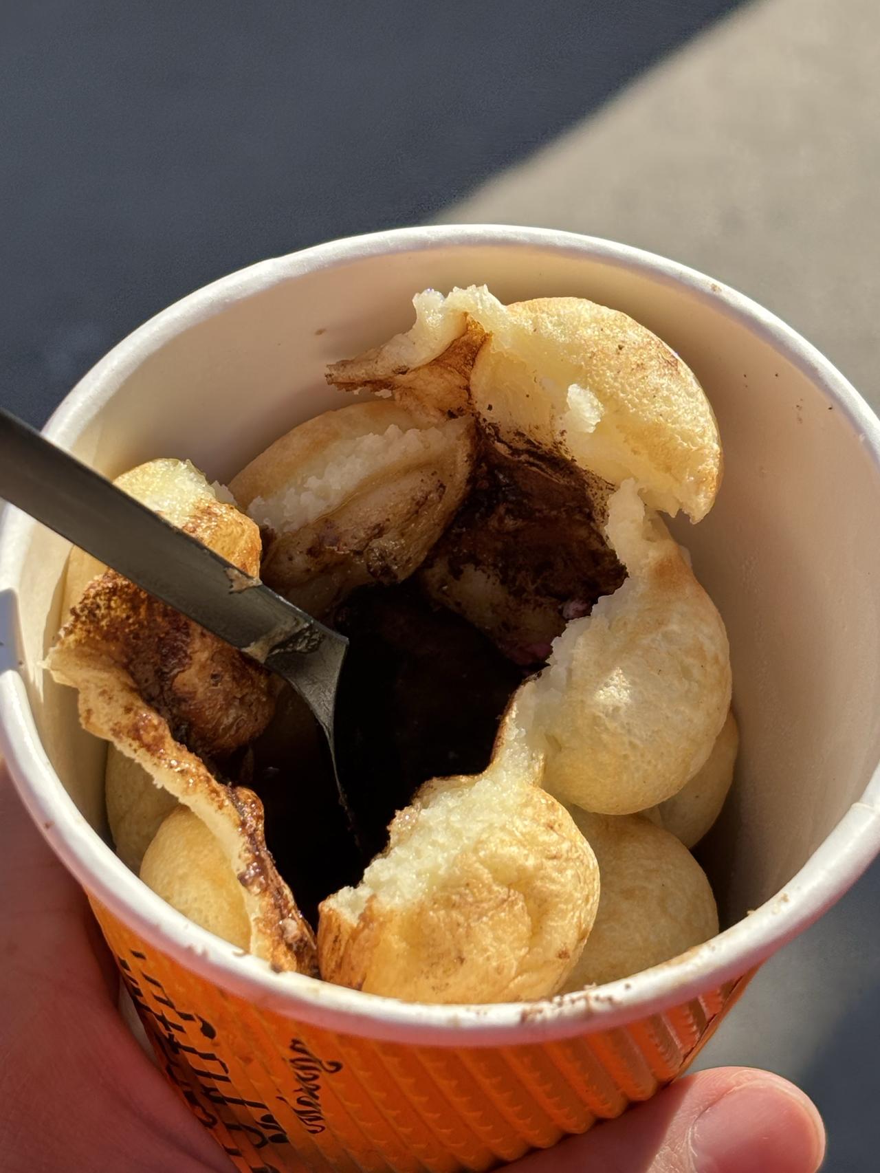 你们过年逛庙会了吗？

庙会里买的鸡蛋仔，是我到目前为止吃过最难吃的鸡蛋仔，就是