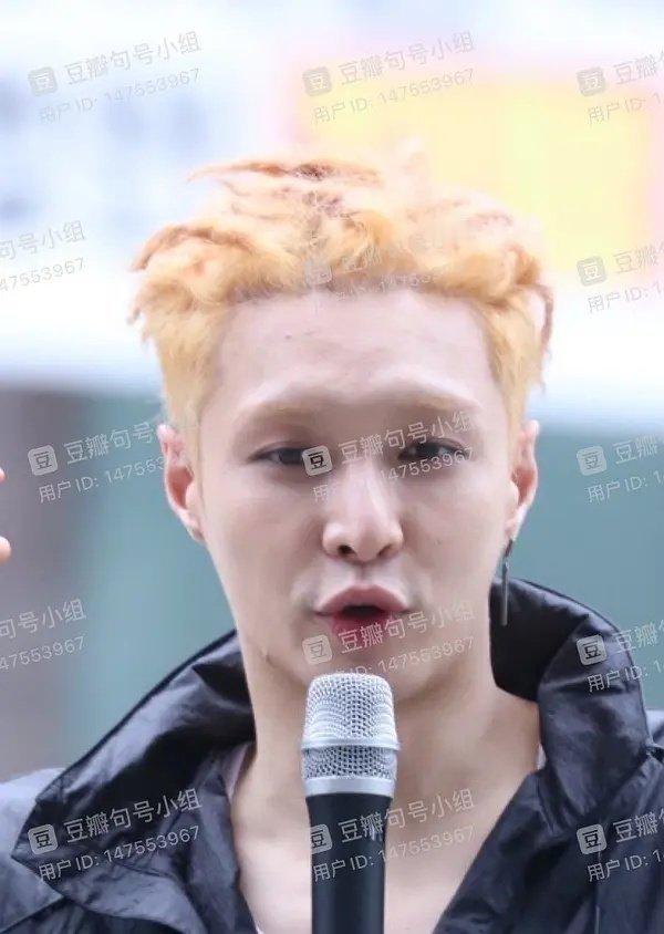 张艺兴没有眉毛之后好奇怪啊 ​​​