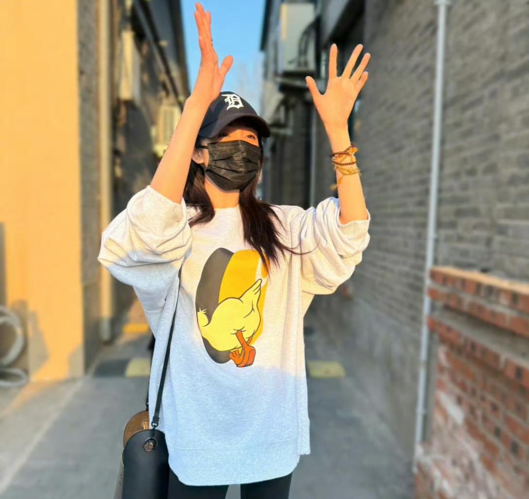 杨幂的小拇指这么短，太可爱了！