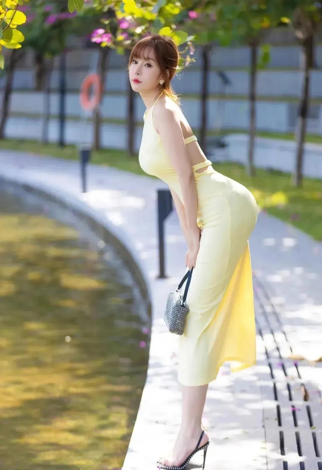 紧身长裙勾勒曼妙身姿，凹凸有致尽显迷人魅惑风韵女神美身姿 性感美女 ‘ 迷人女神