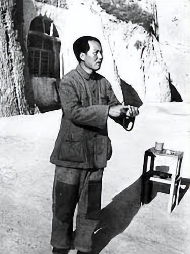 1971年，毛主席找周总理谈话，突然说道：洪学智被搞到哪里去了？
洪学智出生于1