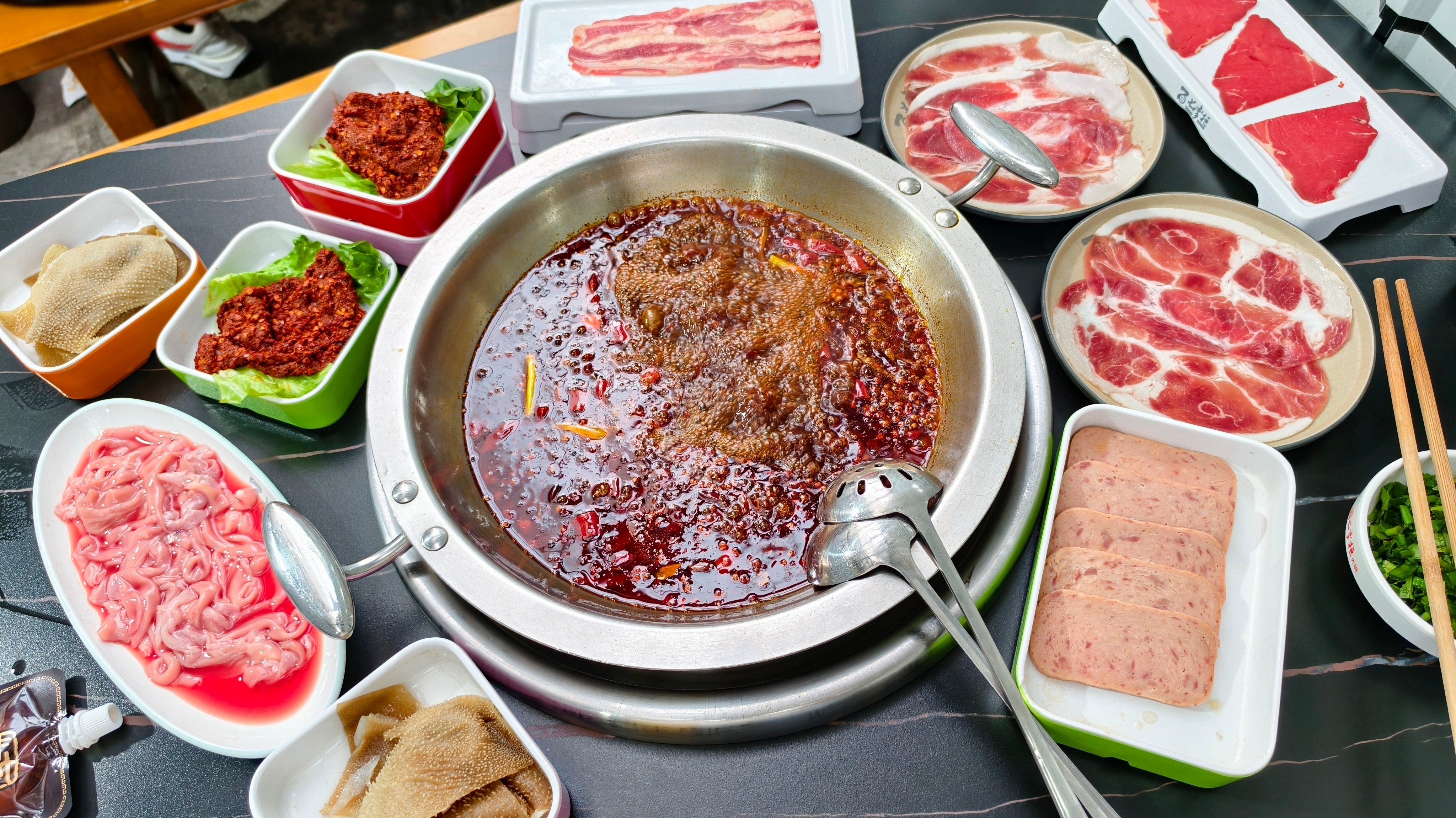 陪小四四们吃个庆功宴🍲 ​​​