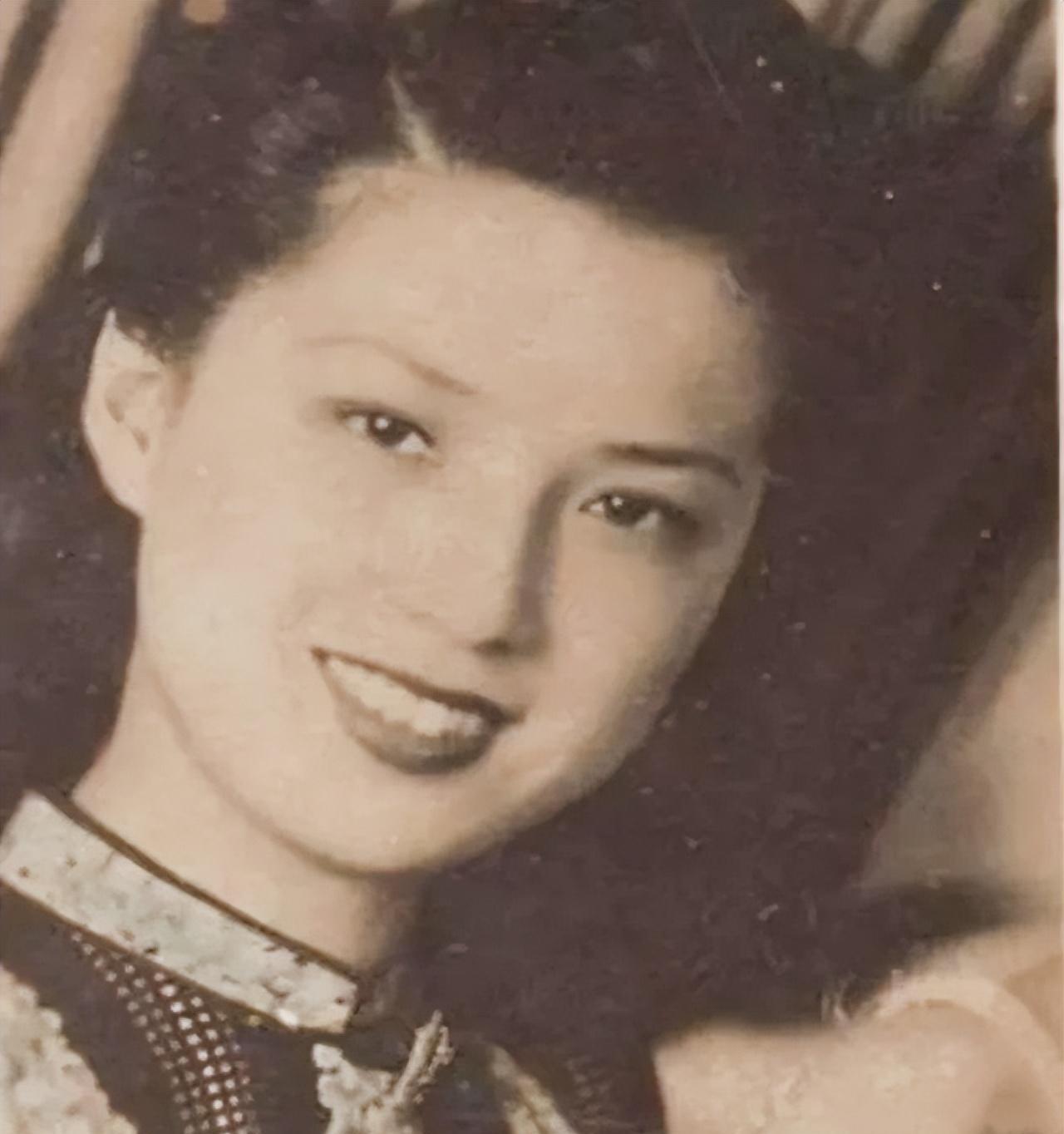 1930年，徐志摩探班民国明星俞珊。正聊得欢，俞珊忽然喊道:“啊呀，真要命，我要