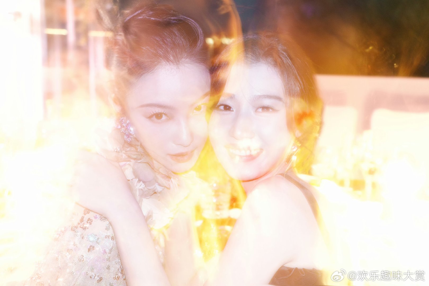 卢昱晓倪妮同框倪妮卢昱晓同框 两大美女的贴贴瞬间，真的好看到犯规，我已经反复欣赏