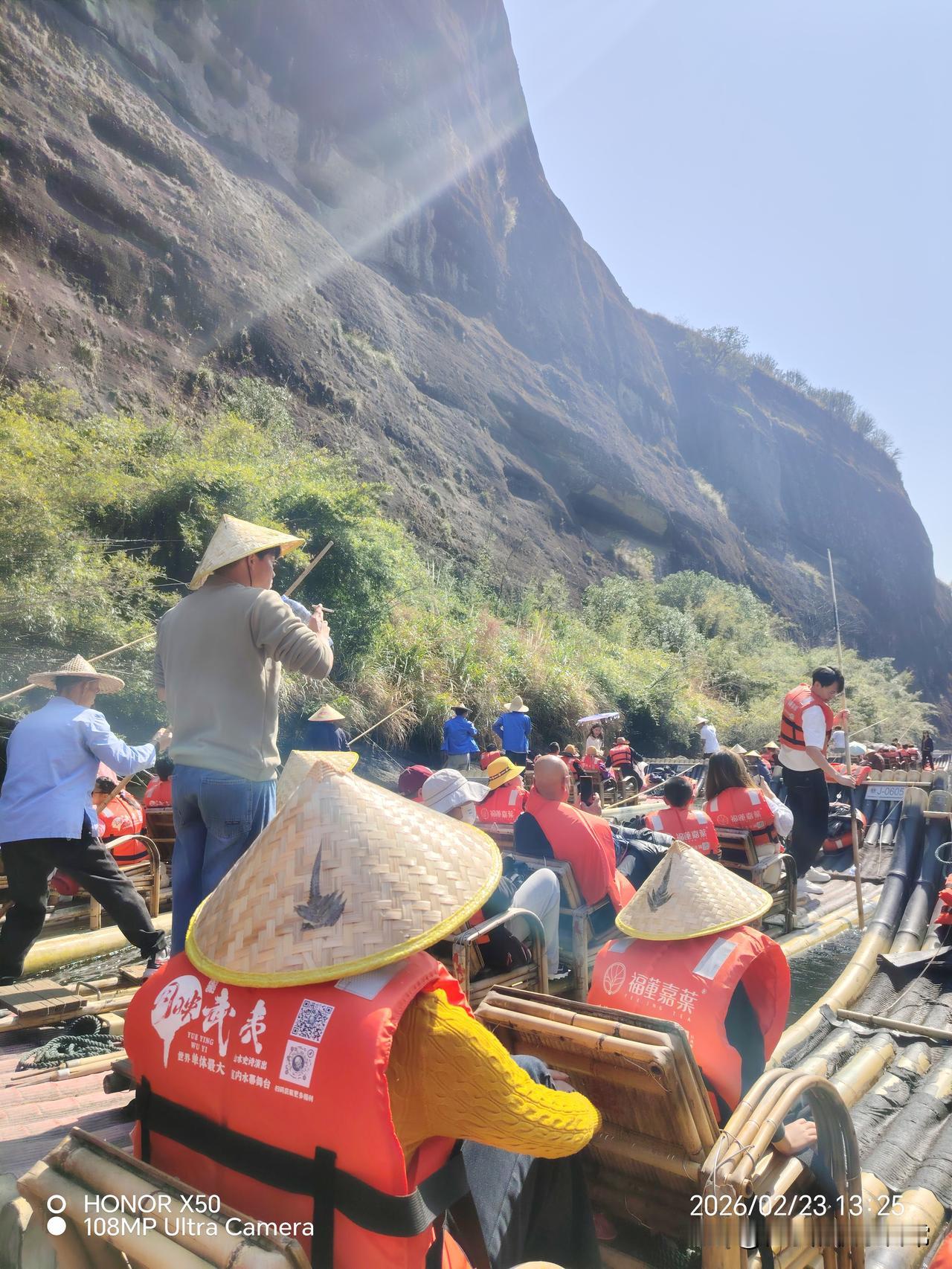 天南地北大拜年武夷山竹筏漂流“天南地北大拜年”