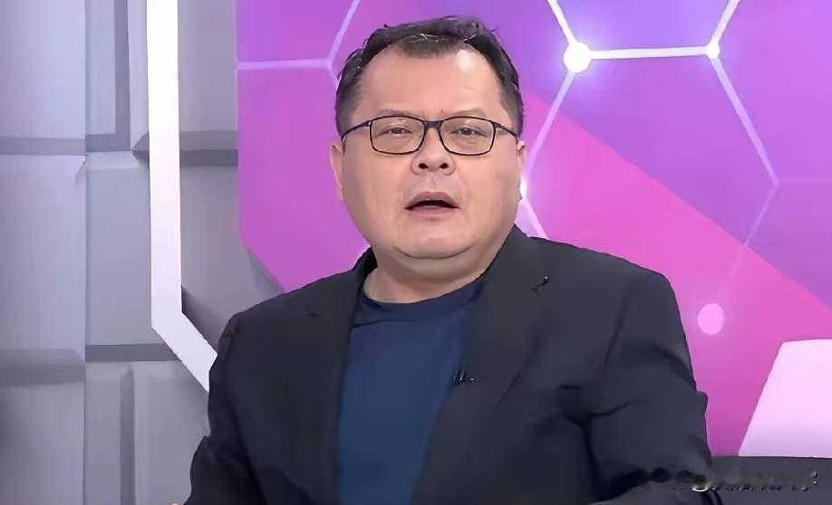 资深媒体人陈挥文既轰赖清德又轰郑丽文，一群没有灵魂的政客，只会被老百姓唾弃。出卖