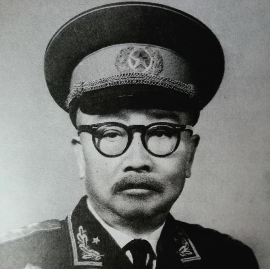 李克农曾在危难时刻救过陶铸，初次见面时陶铸却说怎么来了个大特务？
1949年1月