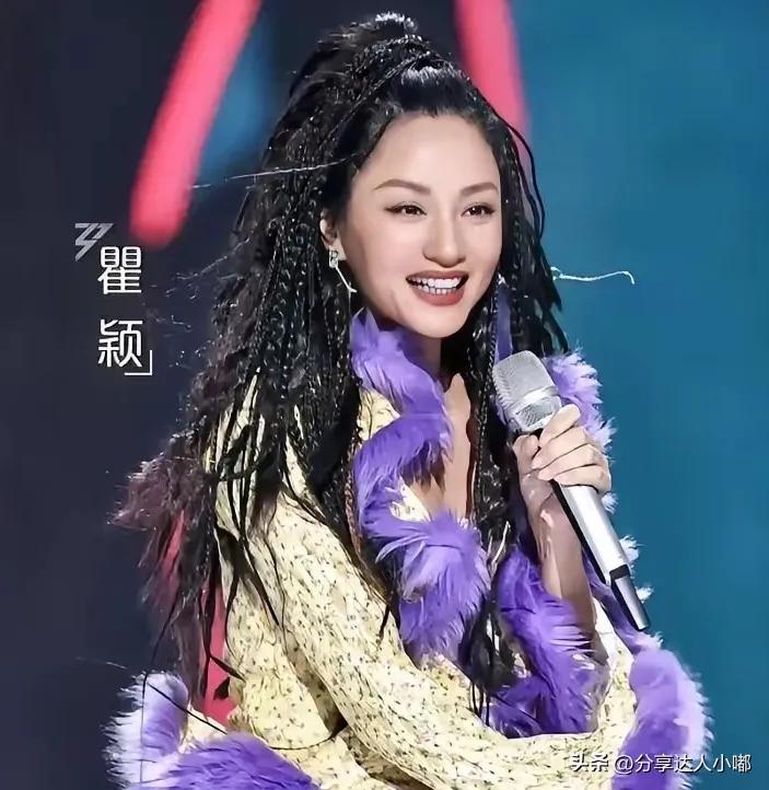 瞿颖这波翻红哪是运气啊，全靠骨子里的情商在撑。
 
就说papi问“现在最帅的男