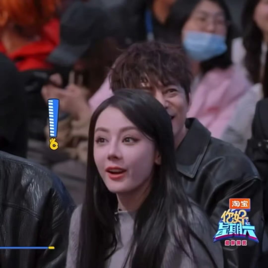 迪丽热巴听到凤九台词就这样大眼萌： 真的不要太可爱了！ 