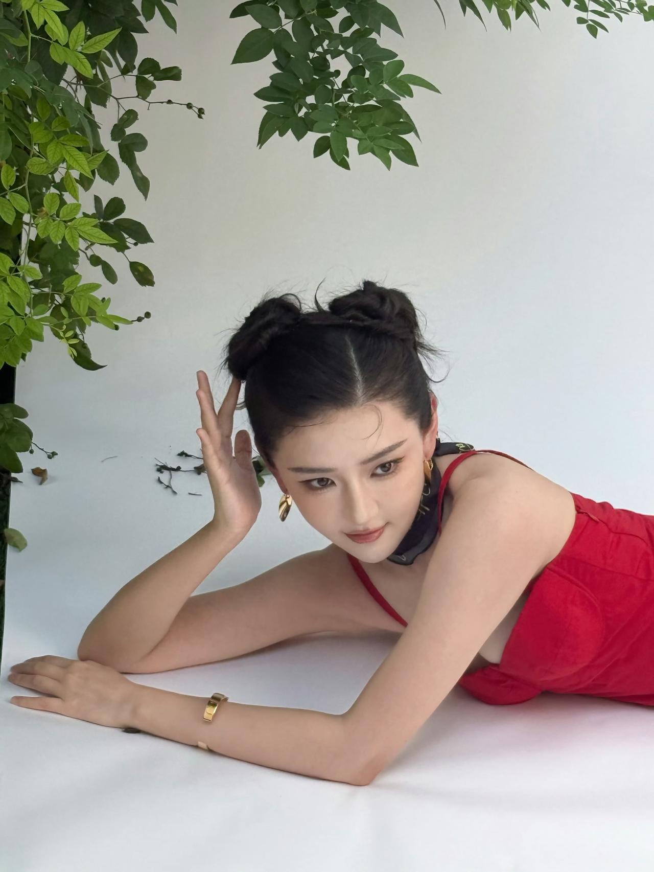 梁洁，镜头下的多面时刻！