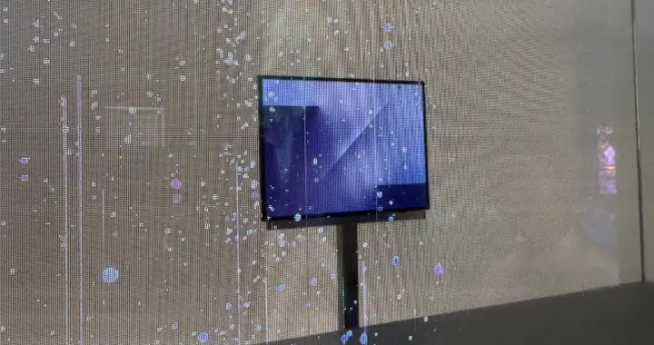 雙向內折設計！三星首款三折疊Galaxy Z TriFold亮相