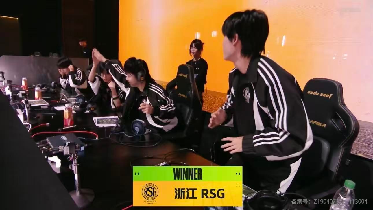 RSG在突围赛中连吃两鸡，用统治级表现锁定晋级主动权 RSG突围赛二连鸡PEL春