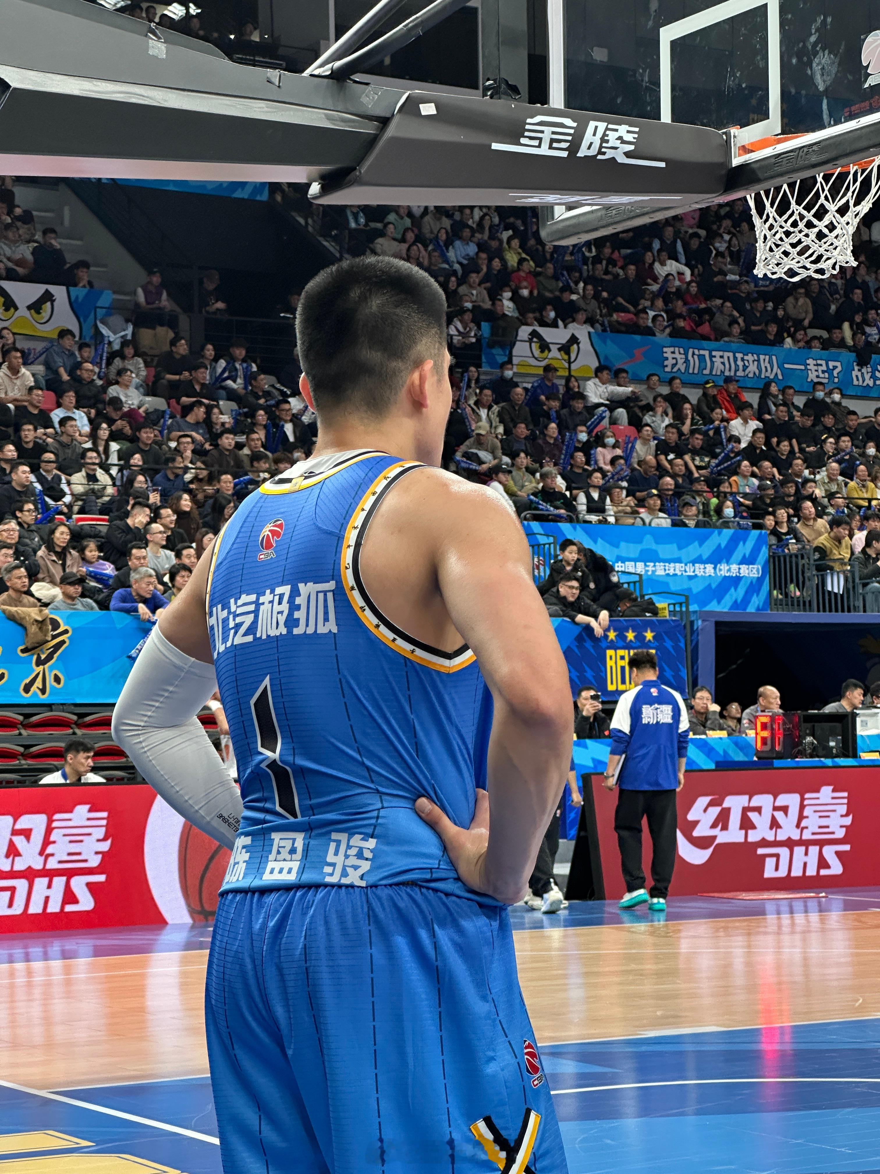 北京男篮vs新疆男篮你今天要干什么！！！ 北京·首钢冰球馆